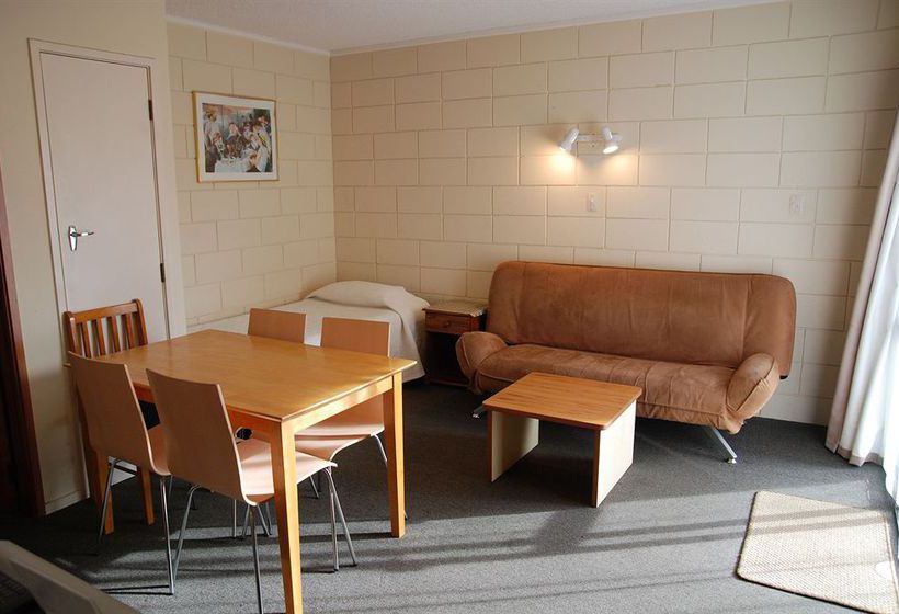 Manhattan Lodge Motel 12