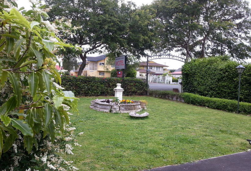 Manhattan Lodge Motel 14