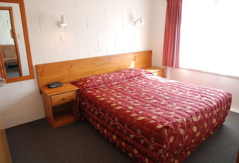 Manhattan Lodge Motel 15