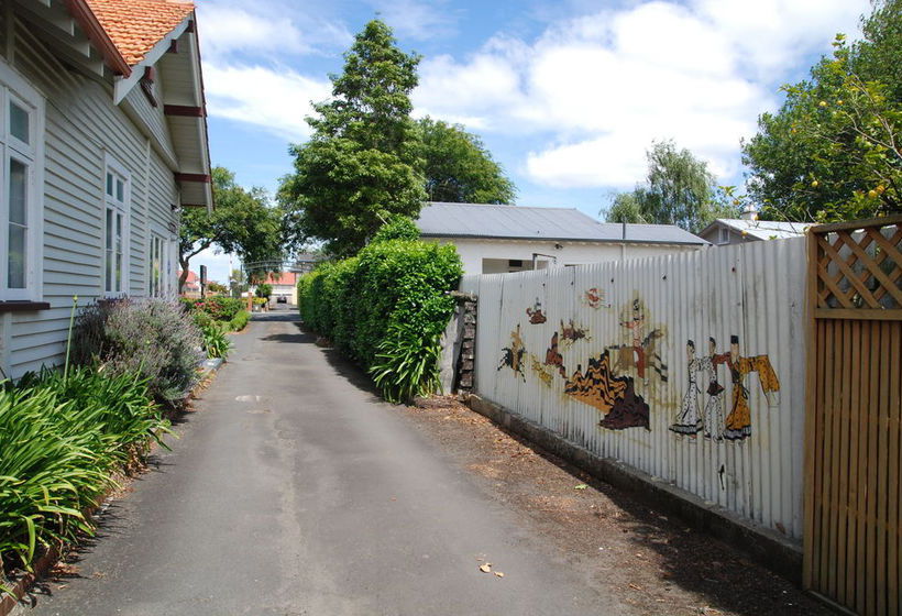 Manhattan Lodge Motel 17