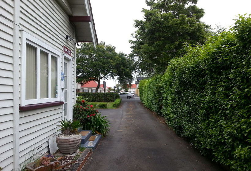 Manhattan Lodge Motel 18