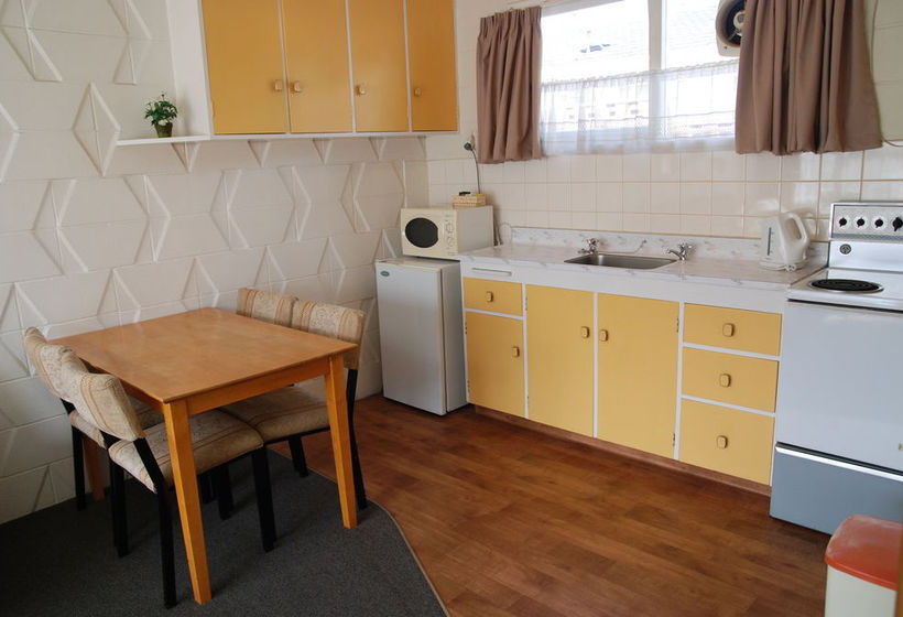 Manhattan Lodge Motel 20