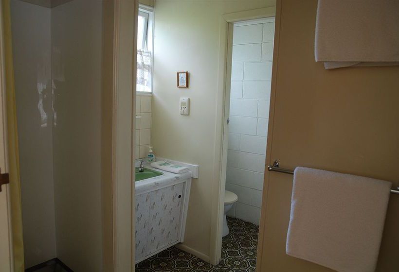 Manhattan Lodge Motel 4