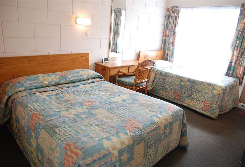 Manhattan Lodge Motel 7