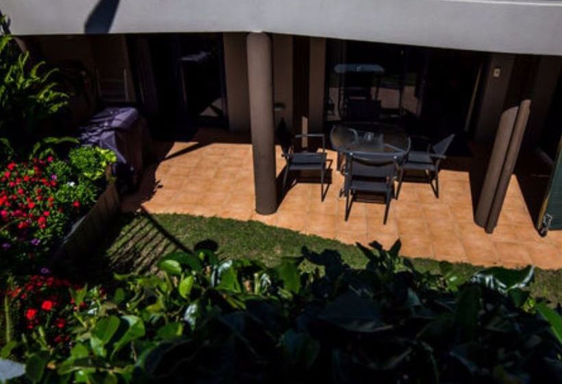 Boatshed Motel Apartments 11