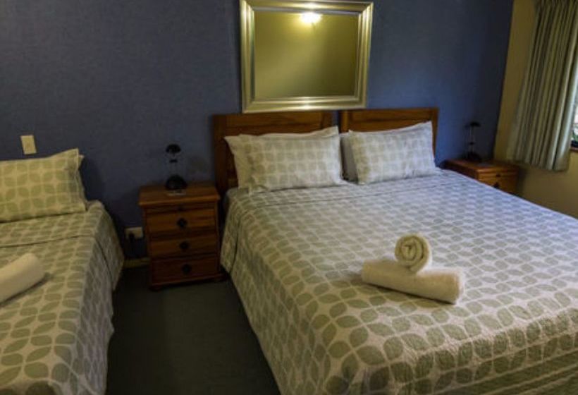 Boatshed Motel Apartments 12