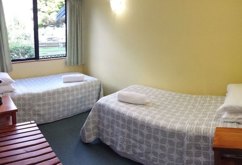 Boatshed Motel Apartments 5