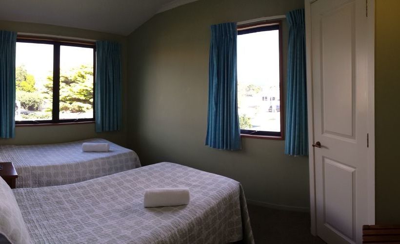 Boatshed Motel Apartments 6