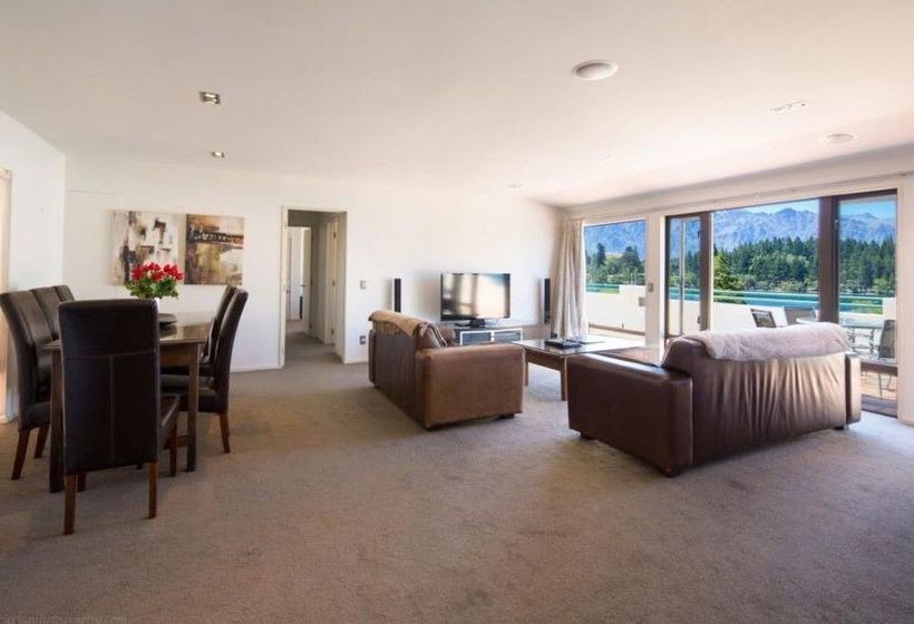 Lakefront Apartments 10