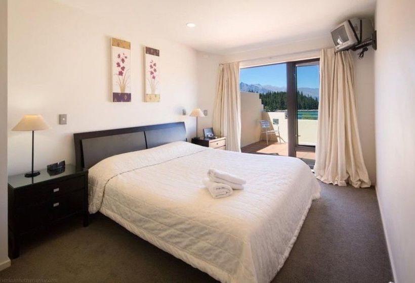 Lakefront Apartments 11