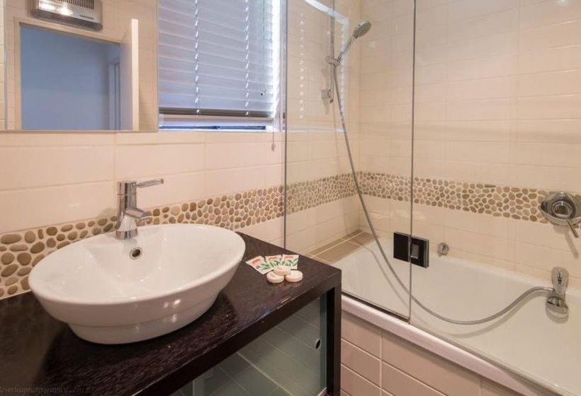 Lakefront Apartments 13