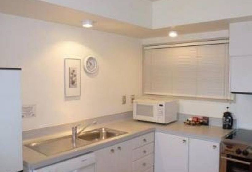 Lakefront Apartments 4