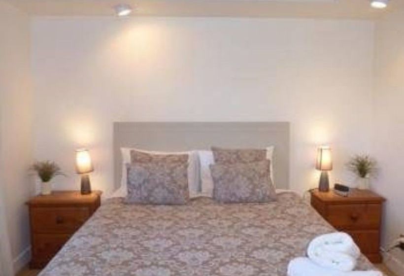 Lakefront Apartments 7