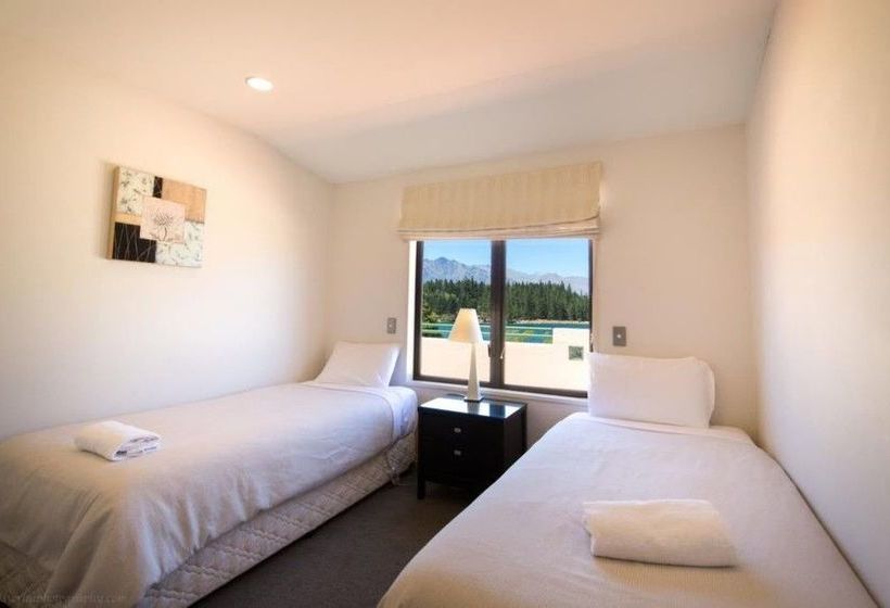 Lakefront Apartments 9