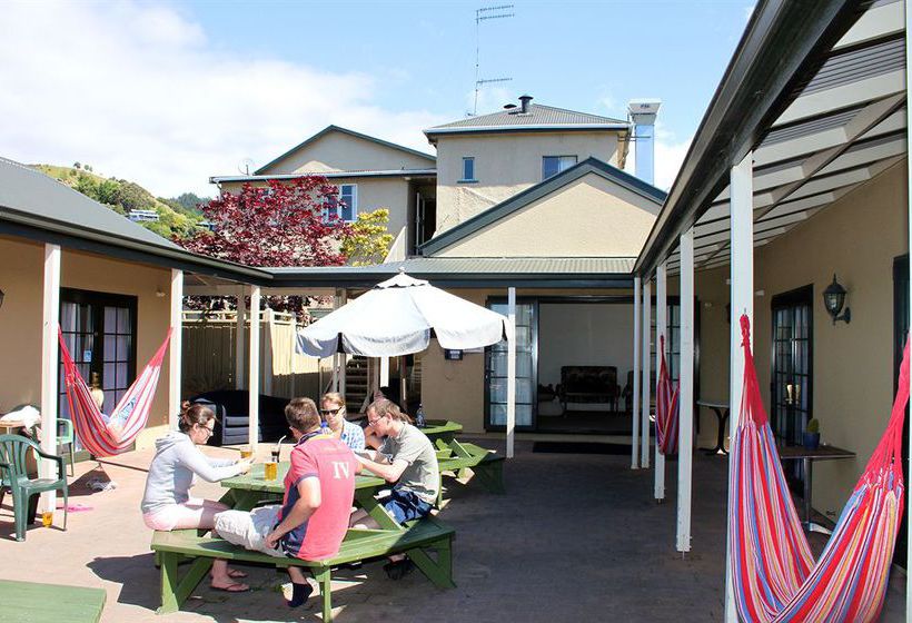 Hostel The Prince Albert Backpackers And Bar 1