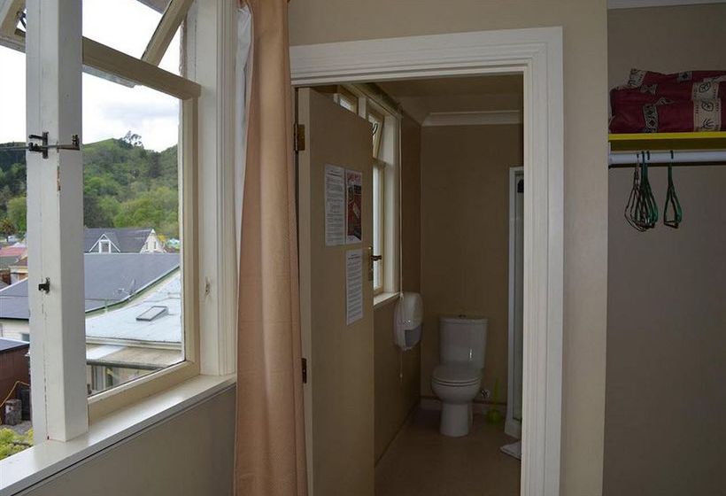 Hostel The Prince Albert Backpackers And Bar 10