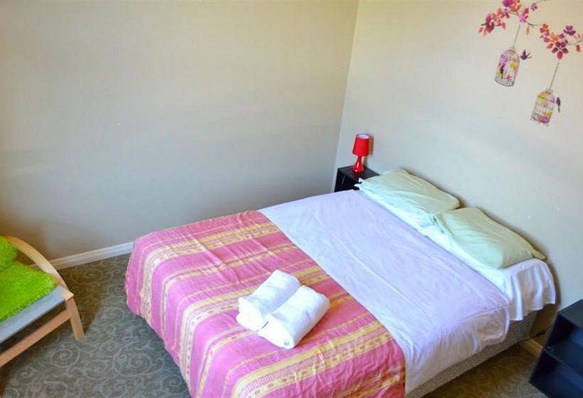 Hostel The Prince Albert Backpackers And Bar 12
