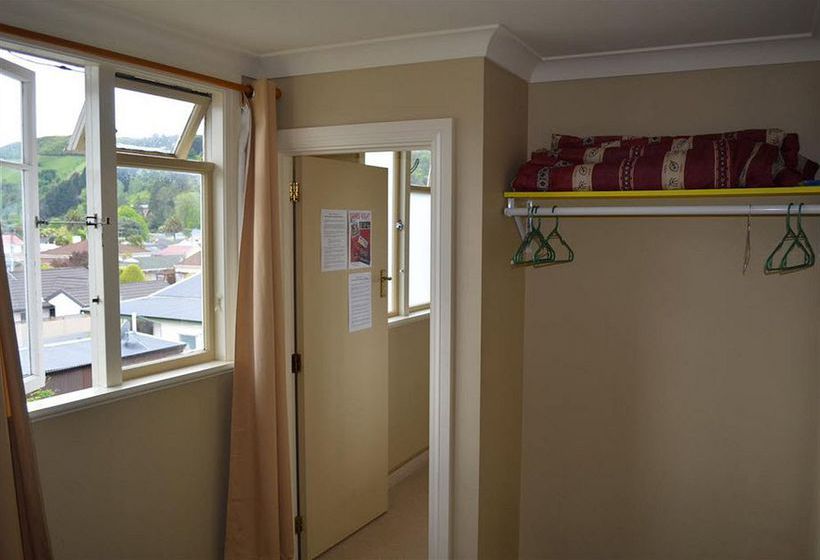 Hostel The Prince Albert Backpackers And Bar 14