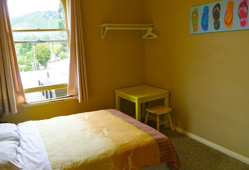 Hostel The Prince Albert Backpackers And Bar 3