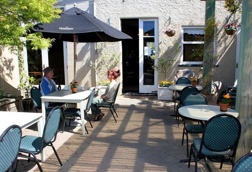 Hostel The Prince Albert Backpackers And Bar 8