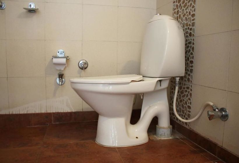 Hotel Oyo Premium Near Jhirna Road Corbett Dhela