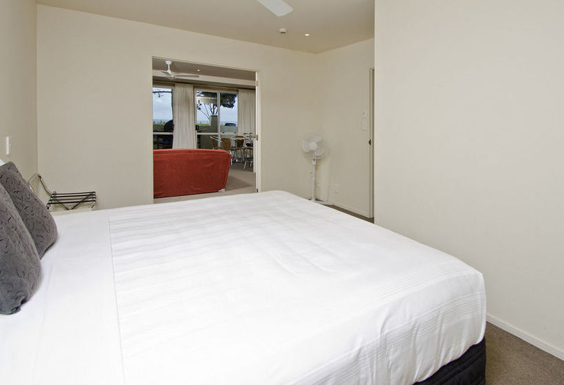 The Pavilions Beachfront Apartments 1