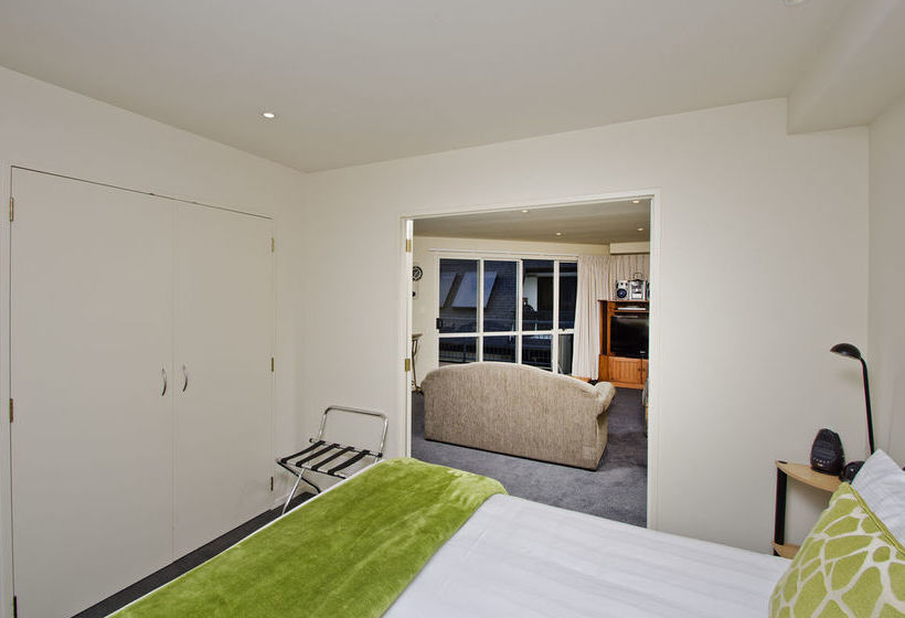 The Pavilions Beachfront Apartments 12