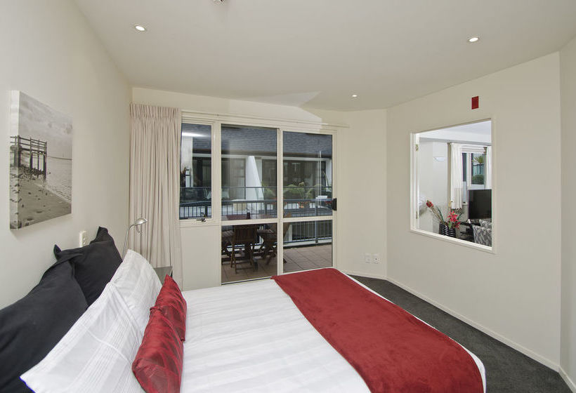 The Pavilions Beachfront Apartments 13