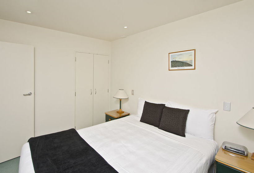 The Pavilions Beachfront Apartments 14