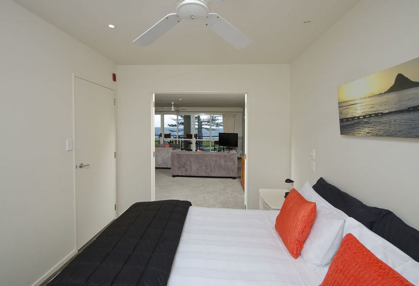 The Pavilions Beachfront Apartments 16