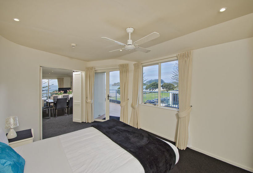 The Pavilions Beachfront Apartments 18