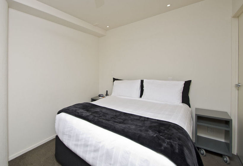 The Pavilions Beachfront Apartments 3