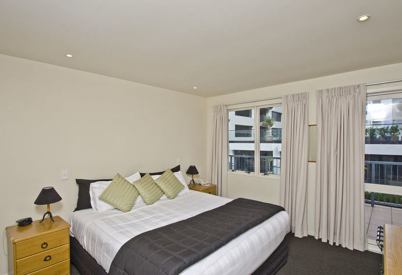 The Pavilions Beachfront Apartments 5