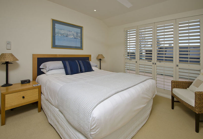 The Pavilions Beachfront Apartments 8