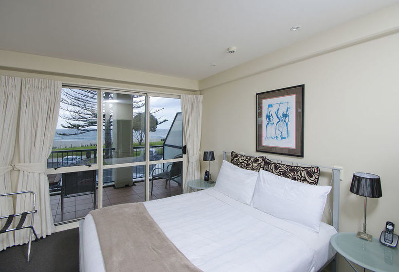 The Pavilions Beachfront Apartments 9