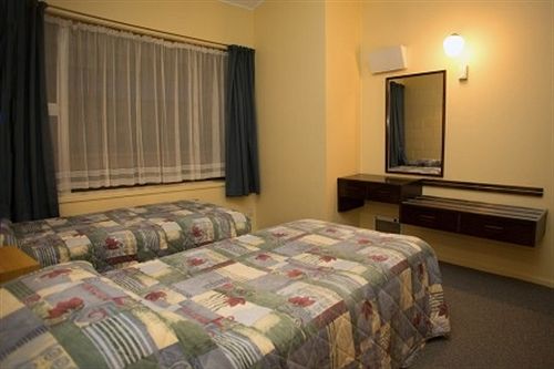 Sylvan Lodge Motel 8