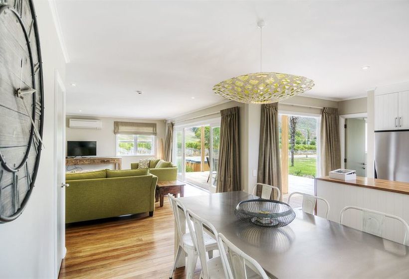 The Farmhouse At Mission Estate 7