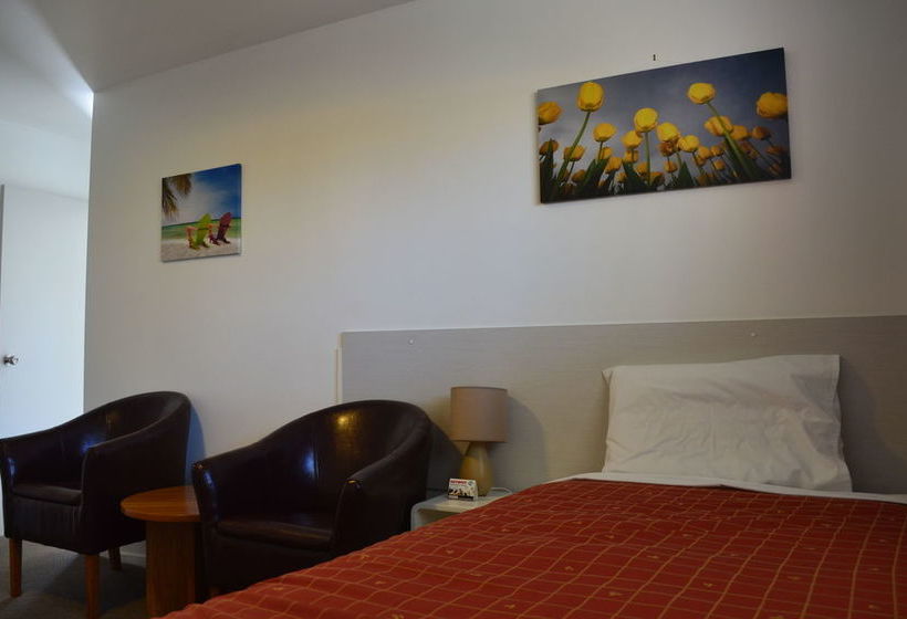 Motel Mcwilliam Apartments 10