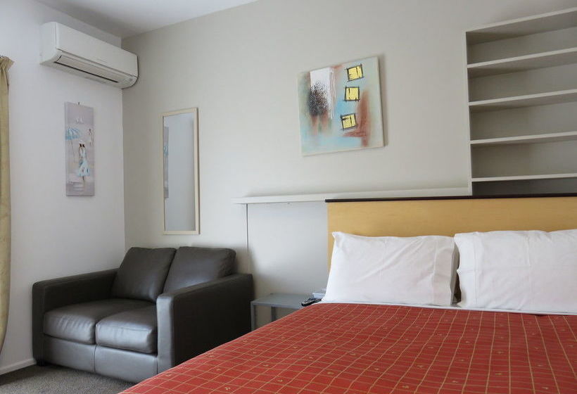 Motel Mcwilliam Apartments 11