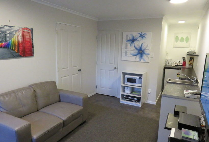 Motel Mcwilliam Apartments 14