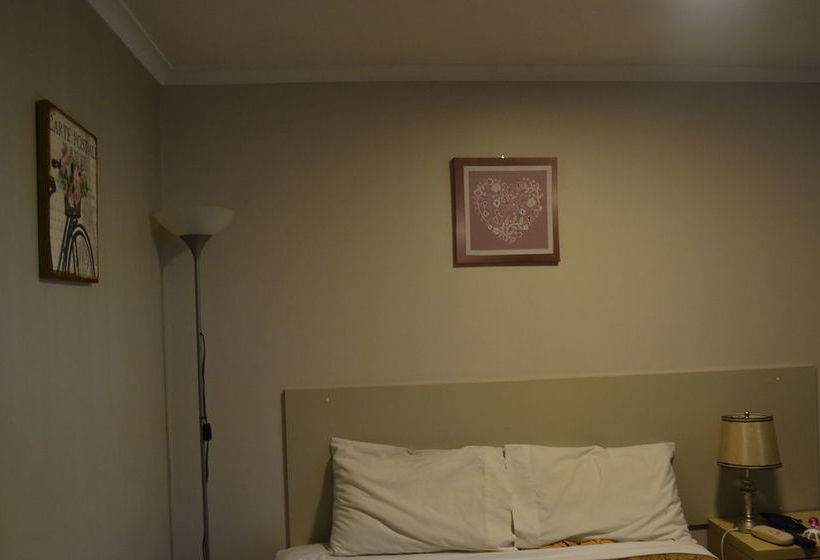 Motel Mcwilliam Apartments 18