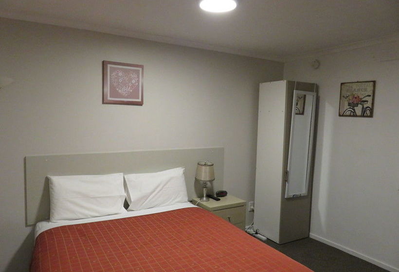 Motel Mcwilliam Apartments 19