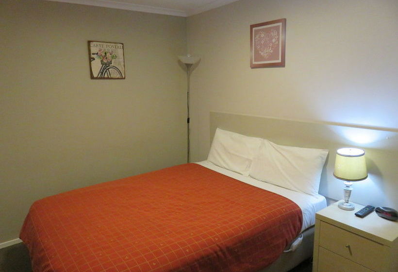 Motel Mcwilliam Apartments 20