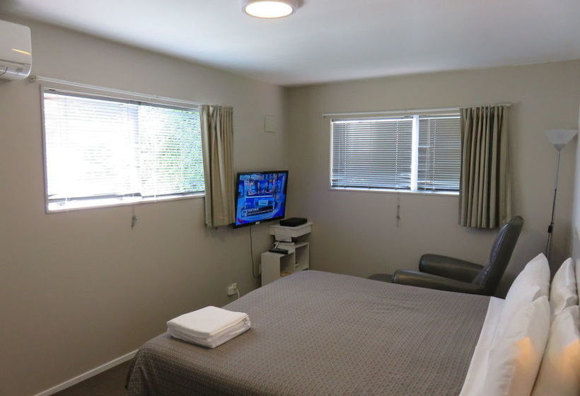 Motel Mcwilliam Apartments 7