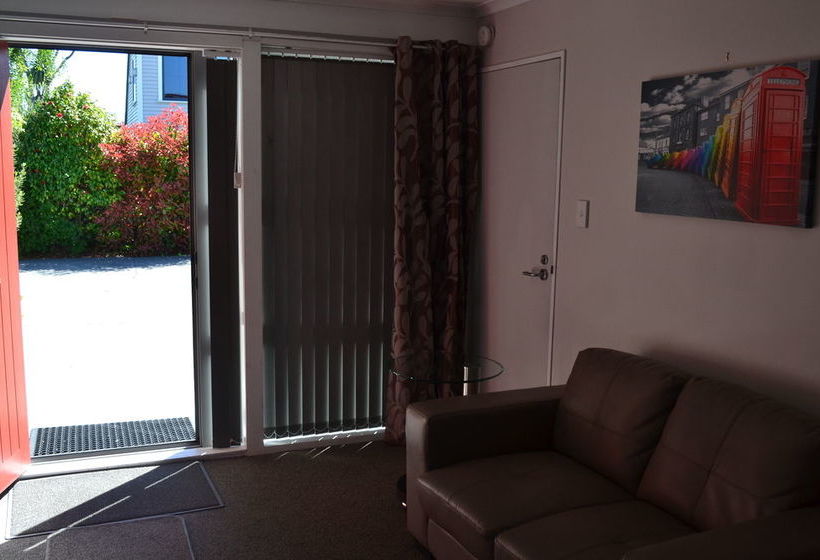 Motel Mcwilliam Apartments 9