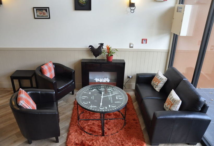 Shetland Court Apartments 1