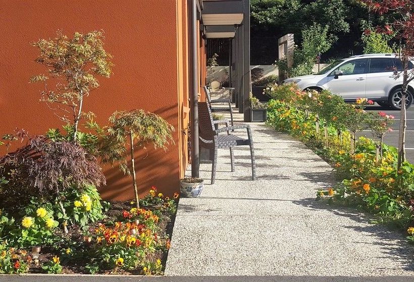 Shetland Court Apartments 16