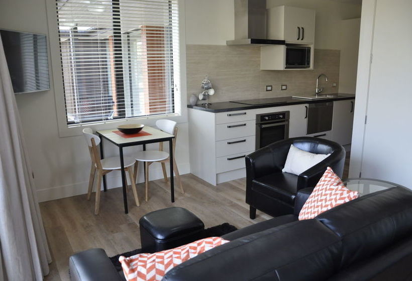 Shetland Court Apartments 5