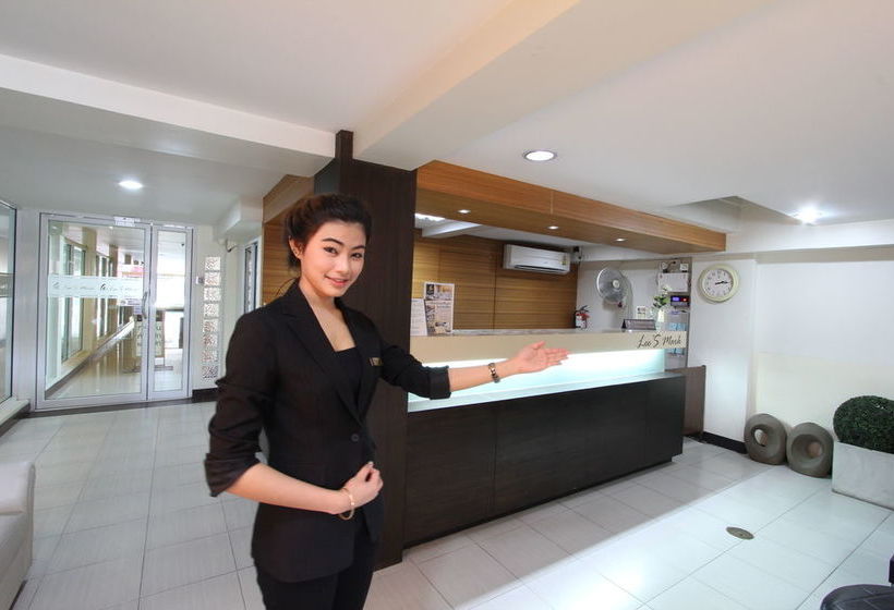 Hotel Lee's Mark Residence 1