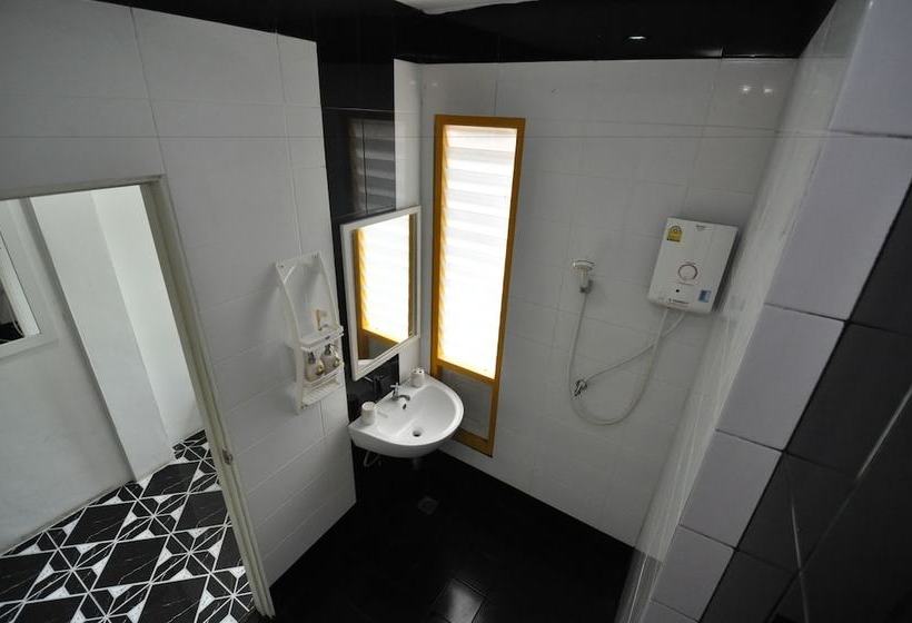 Pension Sidewalk Boutique 11